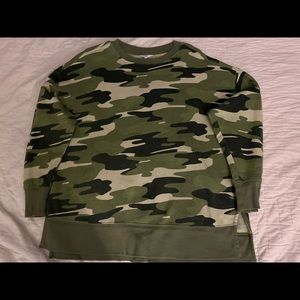 Crown and Ivy Long Sleeve Printed Sweeper Top